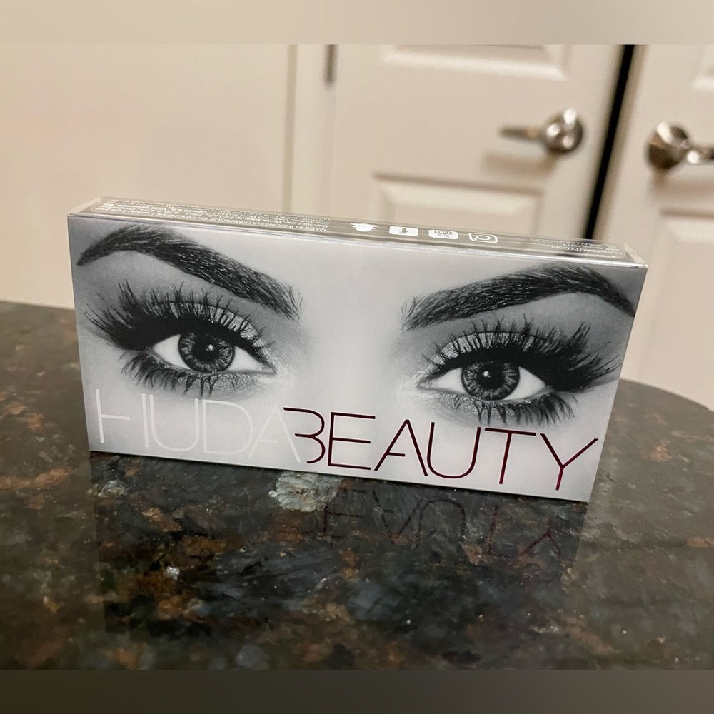 NIB Huda Beauty Lashes
